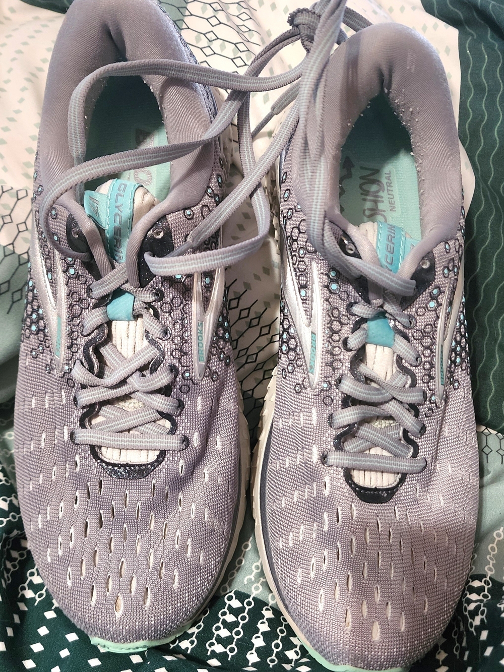 Brooks Women’s Light Gray Athletic Sneakers with Teal Accents Sz 8